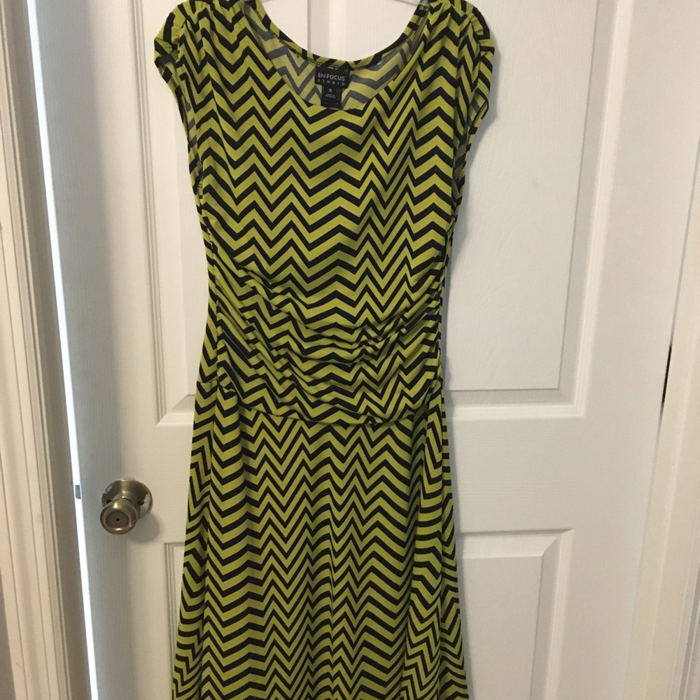 Green and navy blue chevron print dress